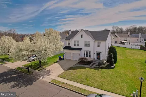 16 Creekwood Dr, Bordentown, NJ 08505