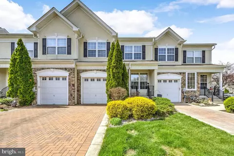 25 Kingswood Ct, Mount Holly, NJ 08060