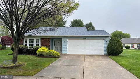 18 Waterwheel Ct, Columbus, NJ 08022
