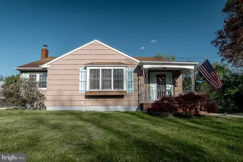 3 Manor Ter, Mount Holly, NJ 08060