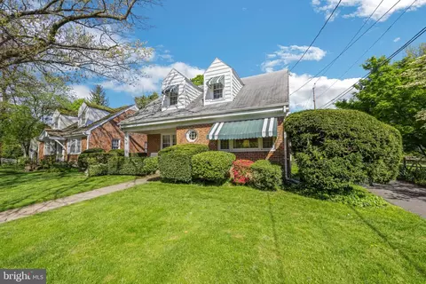 8 Carriage House Ln, Riverton, NJ 08077