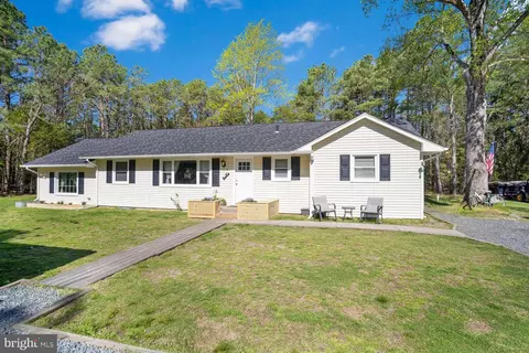 9 Plymouth Rd, Egg Harbor City, NJ 08215