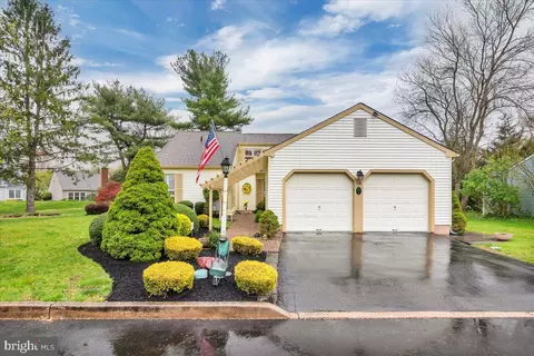 10 Foxborough Ct, Medford, NJ 08055