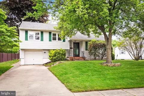 18 Tinker Dr, Mount Holly, NJ 08060