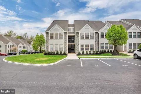 69 Bridgewater Dr, Marlton, NJ 08053