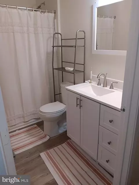 Bath - 17 Ashley Dr, Delran, NJ 08075 photo 1 of 7
