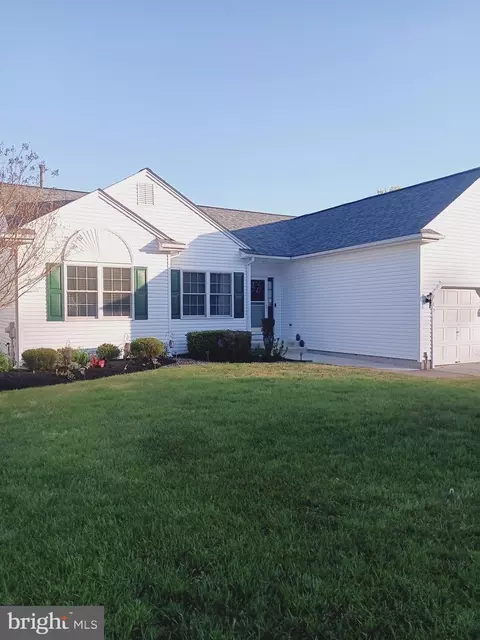 17 Ashley Dr, Delran, NJ 08075