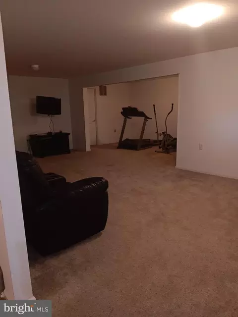 Living - 17 Ashley Dr, Delran, NJ 08075 photo 10 of 11