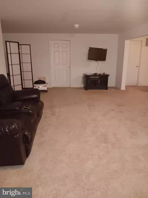 Living - 17 Ashley Dr, Delran, NJ 08075 photo 11 of 11