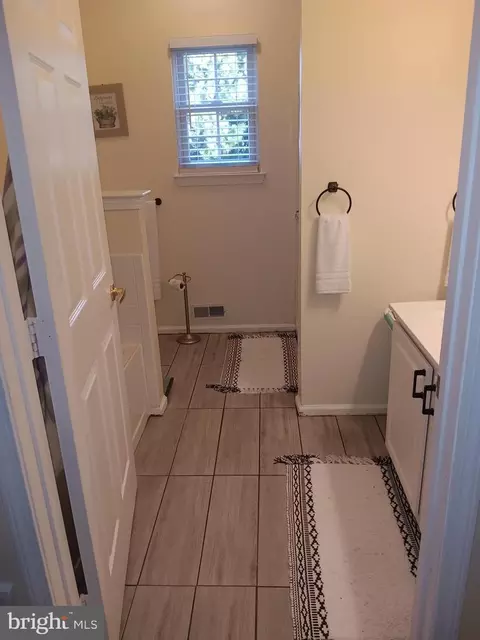 Bath - 17 Ashley Dr, Delran, NJ 08075 photo 2 of 7