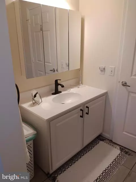 Bath - 17 Ashley Dr, Delran, NJ 08075 photo 6 of 7