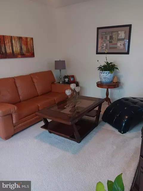 Living - 17 Ashley Dr, Delran, NJ 08075 photo 6 of 11