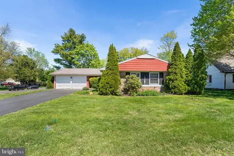 1 Gilman Ln, Willingboro, NJ 08046