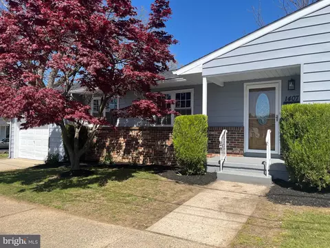1407 Walnut St, Burlington, NJ 08016