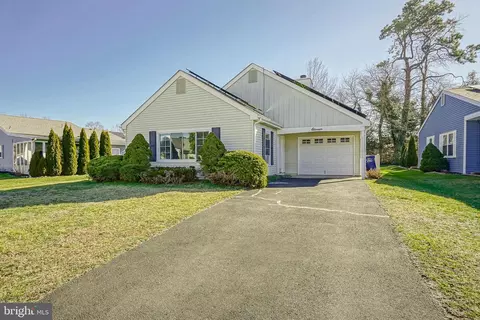 11 Canterbury Pl, Southampton, NJ 08088