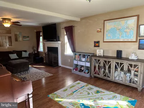 Living - 12 Augusta St, Wrightstown, NJ 08562 photo 3 of 8