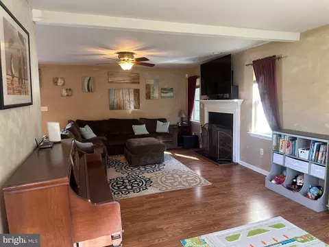 Living - 12 Augusta St, Wrightstown, NJ 08562 photo 4 of 8