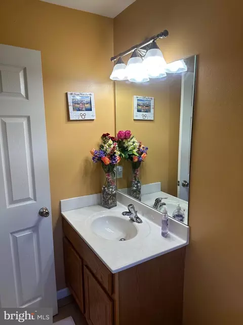 Bath - 12 Augusta St, Wrightstown, NJ 08562 photo 2 of 7
