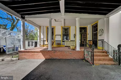 Exterior - 2 Walnut St, Beverly, NJ 08010 photo 4 of 13