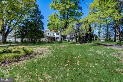 Exterior - 2 Walnut St, Beverly, NJ 08010 photo 7 of 13