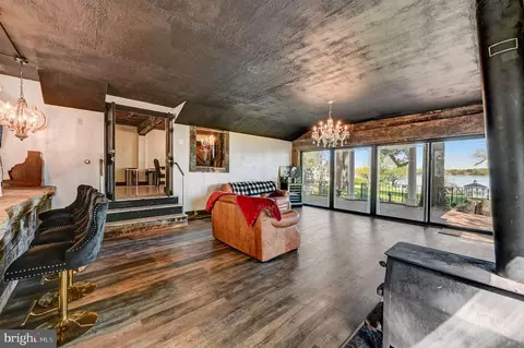 Living - 2 Walnut St, Beverly, NJ 08010 photo 4 of 5