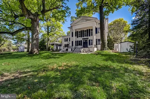 Exterior - 2 Walnut St, Beverly, NJ 08010 photo 3 of 13