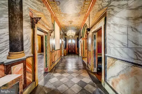 Entry Way - 2 Walnut St, Beverly, NJ 08010 photo 3 of 16