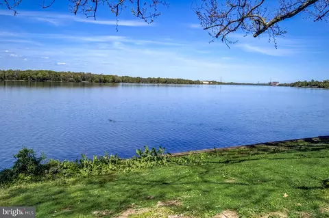 View/Area - 2 Walnut St, Beverly, NJ 08010 photo 2 of 3