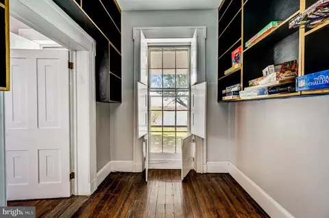 Entry Way - 2 Walnut St, Beverly, NJ 08010 photo 11 of 16