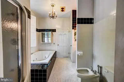 Bath - 2 Walnut St, Beverly, NJ 08010 photo 4 of 7
