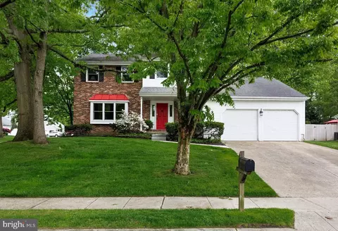 5 Telford La, Mount Laurel, NJ 08054