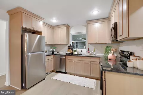 31 Hollis Ln, Willingboro, NJ 08046