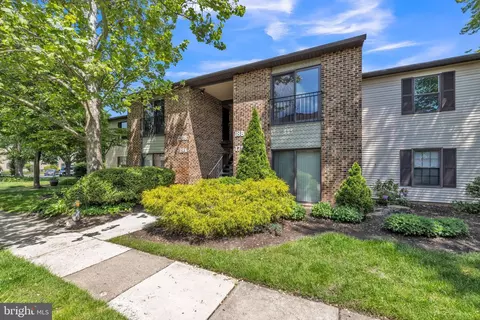 18 B Sumac Ct, Mount Laurel, NJ 08054