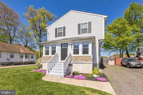 Exterior - 305 W Center Ave, Maple Shade, NJ 08052 photo 3 of 7