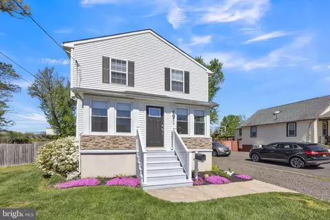 Exterior - 305 W Center Ave, Maple Shade, NJ 08052 photo 2 of 7