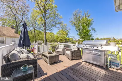 Exterior - 305 W Center Ave, Maple Shade, NJ 08052 photo 5 of 7