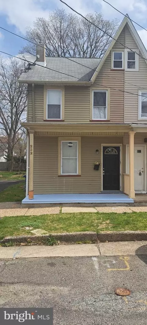222 Laurel St, Beverly, NJ 08010