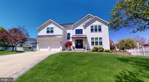 2 Sacramento Ct, Marlton, NJ 08053