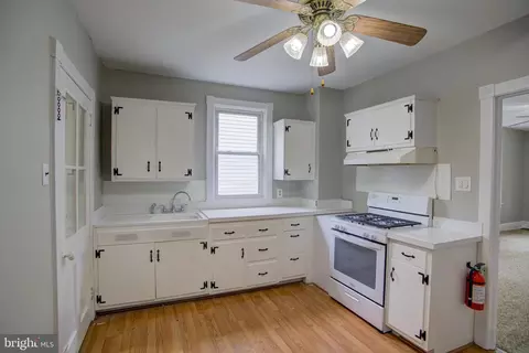 130 Paine St, Riverside, NJ 08075