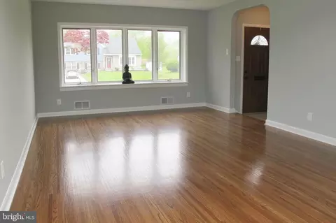 Living - 455 Willow Dr, Cinnaminson, NJ 08077 photo 1 of 3