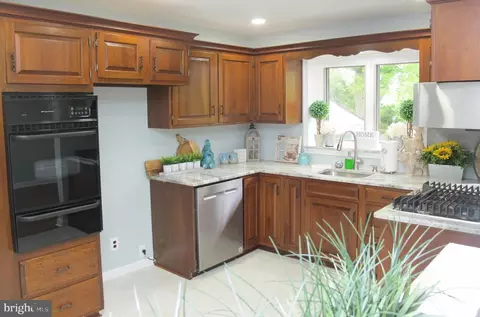 Kitchen - 455 Willow Dr, Cinnaminson, NJ 08077 photo 2 of 4
