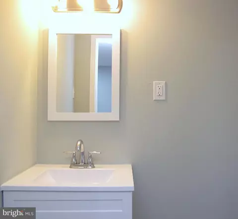 Bath - 455 Willow Dr, Cinnaminson, NJ 08077 photo 3 of 3