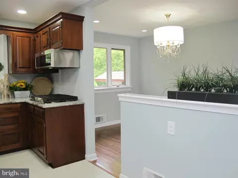 Entry Way - 455 Willow Dr, Cinnaminson, NJ 08077 photo 1 of 2