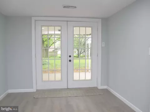 Entry Way - 455 Willow Dr, Cinnaminson, NJ 08077 photo 2 of 2