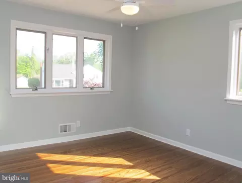Bedroom - 455 Willow Dr, Cinnaminson, NJ 08077 photo 2 of 3