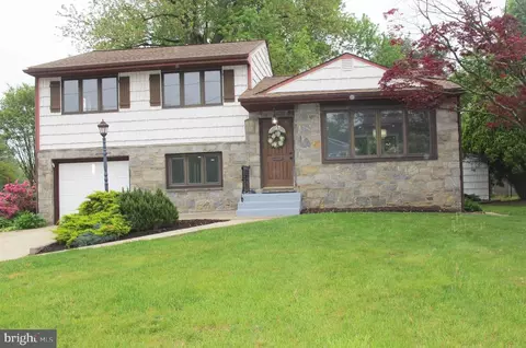 455 Willow Dr, Cinnaminson, NJ 08077