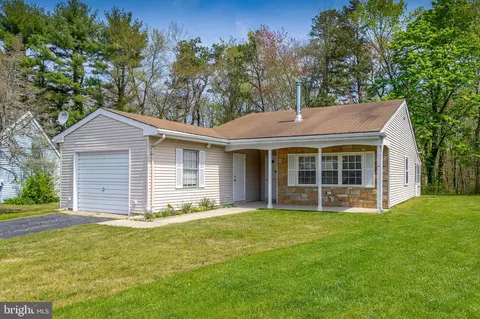 67 St Davids Pl, Southampton, NJ 08088
