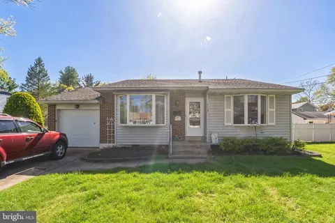 512 Greenwood Ave, Maple Shade, NJ 08052