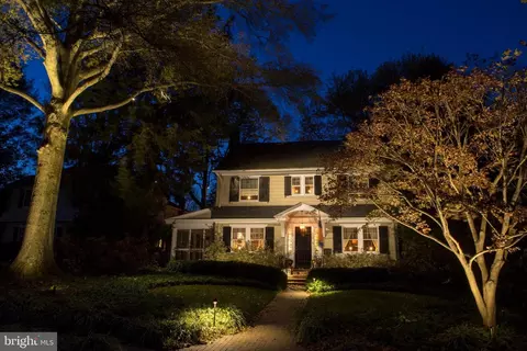 34 Lakeview Dr, Moorestown, NJ 08057