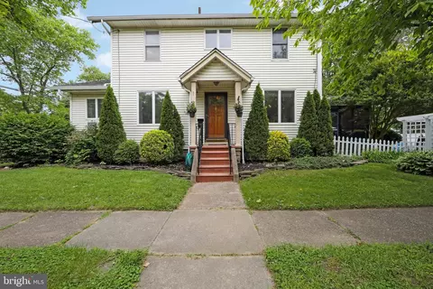 1 E 2nd St, Palmyra, NJ 08065